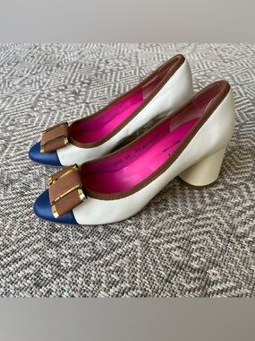 Ferca 81 Bow Pump Heels Tan Camel Navy Gold  Womens Size 8 Round Almond Toe‎